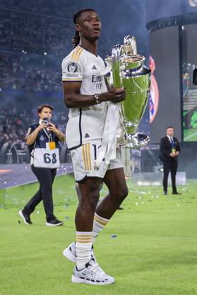 Real Madrid UEFA Champions League Trophy Parade 2024 Eduardo Camavinga of Real Madrid seen walking with the Champions League trophy at Santiago Bernabeu Stadium during Real Madrid UEFA Champions League Trophy Parade on June 2, 2024 in Madrid, Spain. Madrid Estadio Santiago Bernabeu Madrid Spain Copyright: xAlbertoxGardinx AGardin_20240602_Football_Champions_Real_Madrid_7