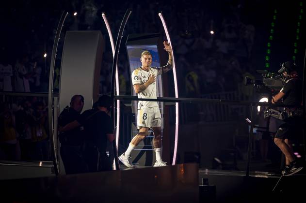 Real Madrid UEFA Champions League Trophy Parade 2024 Toni Kroos of Real Madrid seen entering at Santiago Bernabeu Stadium during Real Madrid UEFA Champions League Trophy Parade on June 2, 2024 in Madrid, Spain. Madrid Estadio Santiago Bernabeu Madrid Spain Copyright: xAlbertoxGardinx AGardin_20240602_Football_Champions_Real_Madrid_27