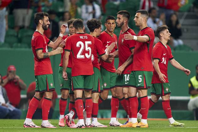 Portugal v Finland - International Friendly, Länderspiel, Nationalmannschaft Bruno Fernandes of Portugal is celebrating with his teammates after scoring his team s fourth goal during the international friendly match between Portugal and Finland at Jose Alvalade Stadium in Lisbon, Portugal, on June 04, 2024. Lisbon Portugal  Copyright: xJosexManuelxAlvarezxReyx originalFilename:alvarezrey-notitle240604_npbZU