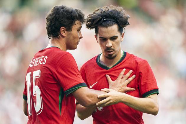 Portugal V Finland - International Friendly, Länderspiel, Nationalmannschaft Joao Neves of Portugal is talking with Vitor Ferreira Vitinha of Portugal during the international friendly match between Portugal and Finland at Jose Alvalade Stadium in Lisbon, Portugal, on June 04, 2024. Lisbon Portugal  Copyright: xJosexManuelxAlvarezxReyx originalFilename:alvarezrey-notitle240604_npNTn