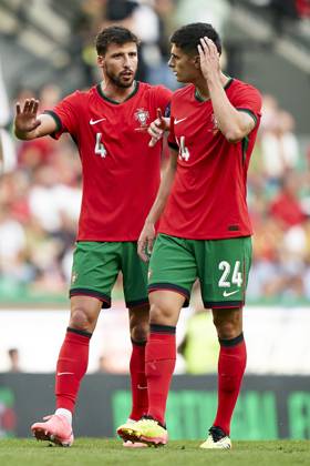 Portugal V Finland - International Friendly, Länderspiel, Nationalmannschaft Ruben Dias of Portugal is talking with Antonio Silva of Portugal during the international friendly match between Portugal and Finland at Jose Alvalade Stadium in Lisbon, Portugal, on June 04, 2024. Lisbon Portugal  Copyright: xJosexManuelxAlvarezxReyx originalFilename:alvarezrey-notitle240604_npmKi