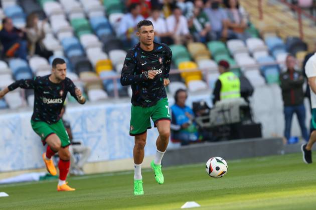 Portugal, Aveiro, 11 06 2024 EURO 2024 Friendly match before the UEFA EURO 2024 in Germany 2024 Portugal Ireland v l , Cristiano Ronaldo Portugal warm up, runs in Copyright: JoaquimxFerreira