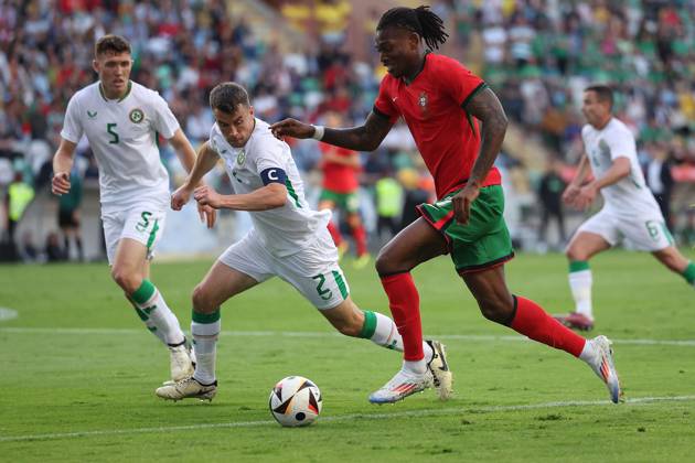 Portugal, Aveiro, 11 06 2024 EURO 2024 Friendly match before the UEFA EURO 2024 in Germany 2024 Portugal Ireland v l , Sammie Szmodics Ireland , Rafael Leao Portugal , duel, action, action, battles for the ball Copyright: JoaquimxFerreira