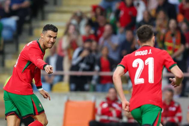 Portugal, Aveiro, 11 06 2024 EURO 2024 Friendly match before the UEFA EURO 2024 in Germany 2024 Portugal Ireland v l , Cristiano Ronaldo Portugal scores the goal to make it 3 0, Goal celebration, celebrate the goal, thanks Diogo Jota Portugal Copyright: JoaquimxFerreira