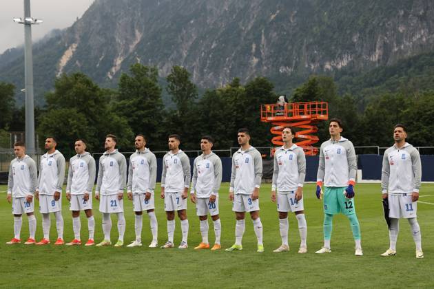 Malta v Greece - International Friendly, Länderspiel, Nationalmannschaft The national soccer team players of Greece are standing as they listen to their country s national anthem prior to the international soccer friendly match between Malta and Greece at the Untersberg-Arena, in Grodig, Austria, on June 11, 2024. Grödig Salzburg Austria Copyright: xDomenicxAquilinax originalFilename:aquilina-maltavgr240611_npnPh