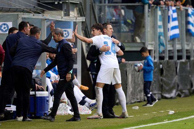 Malta v Greece - International Friendly, Länderspiel, Nationalmannschaft Nikolaos Papadopoulos, head coach of Greece, is congratulating Panagiotis Retsos after being substituted during the international soccer friendly match between Malta and Greece at the Untersberg-Arena, in Grodig, Austria, on June 11, 2024. Grödig Salzburg Austria Copyright: xDomenicxAquilinax originalFilename:aquilina-maltavgr240611_npOrA