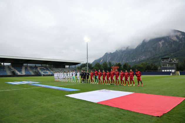 Malta v Greece - International Friendly, Länderspiel, Nationalmannschaft Soccer players from the national soccer teams of Greece (left) and Malta (right) are standing prior to the international soccer friendly match between Malta and Greece at the Untersberg-Arena, in Grodig, Austria, on June 11, 2024. Grödig Salzburg Austria Copyright: xDomenicxAquilinax originalFilename:aquilina-maltavgr240611_npiYR