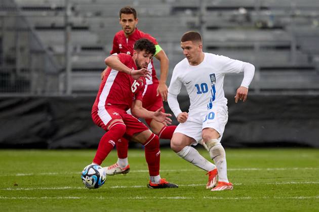 Malta v Greece - International Friendly, Länderspiel, Nationalmannschaft Christos Tzolis of Greece is being closely followed by Juan Corbalan of Malta during the international soccer friendly match between Malta and Greece at the Untersberg-Arena, in Grodig, Austria, on June 11, 2024. Grödig Salzburg Austria Copyright: xDomenicxAquilinax originalFilename:aquilina-maltavgr240611_npmlq