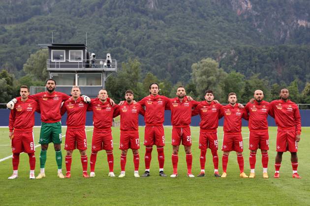 Malta v Greece - International Friendly, Länderspiel, Nationalmannschaft National soccer team players of Malta are standing as they listen to their country s national anthem prior to the international soccer friendly match between Malta and Greece at the Untersberg-Arena, in Grodig, Austria, on June 11, 2024. Grödig Salzburg Austria Copyright: xDomenicxAquilinax originalFilename:aquilina-maltavgr240611_npn8H