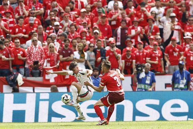 COLOGNE, RheinEnergie Stadium, 15-06-2024 , European Football Championship Euro2024, Group stage match no.2 between Hungary and Switzerland. Hungary player Milos Kerkez and Switzerland player Silvan Widmer Hungary - Switzerland (Euro2024) x25494991x Copyright: