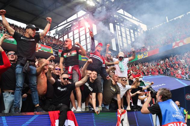 15 06 2024, European Football Championship, UEFA EURO 2024, Hungary Switzerland, Group A, Cologne Stadium, v l , Hungary fans cheer the 1 2 with pyrotechnics, pyro, smoke, fire, bengalos, smoke bombs, pirotecnica, fumo, fuoco, sparklers Copyright: HMBxMedia