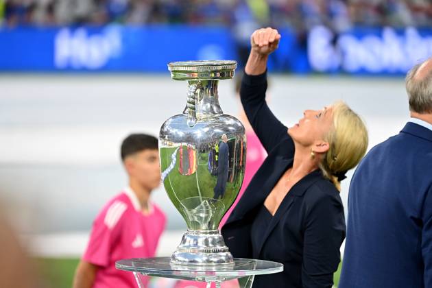 14 06 2024, xjrdrx, European Football Championship 2024, Germany Scotland emspor, v l Heidi Beckenbauer, the widow of Emperor Franz Beckenbauer carries the European Championship trophy DFL DFB REGULATIONS PROHIBIT ANY USE OF PHOTOGRAPHS as IMAGE SEQUENCES and or QUASI VIDEO Munich