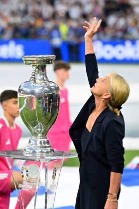 14 06 2024, xjrdrx, Football EM 2024, Germany Scotland emspor, v l Heidi Beckenbauer, the widow of Emperor Franz Beckenbauer EM Pokal gruesst Franz in Himmel DFL DFB REGULATIONS PROHIBIT ANY USE OF PHOTOGRAPHS as IMAGE SEQUENCES and or QUASI VIDEO Munich