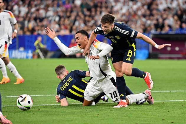 14 06 2024, xjrdrx, Football EM 2024, Germany Scotland emspor, v l Ryan Christie Team Scotland Jamal Musiala Deutsche Fussball Nationalmannschaft DFB Kieran Tierney Team Scotland Zweikampf, Aktion, action, battle for the ball DFL DFB REGULATIONS PROHIBIT ANY USE OF PHOTOGRAPHS as IMAGE SEQUENCES and or QUASI VIDEO Munich