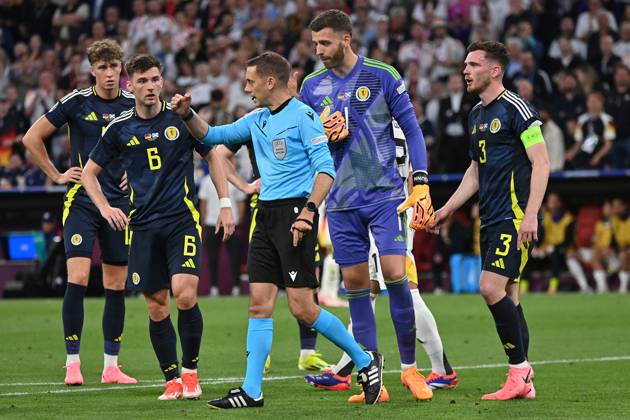 14 06 2024, xjrdrx, Football EM 2024, Germany Scotland emspor, v l Kieran Tierney Team Scotland Referee Clement Turpin France Angus Gunn Team Scotland Andrew Robertson Team Scotland DFL DFB REGULATIONS PROHIBIT ANY USE OF PHOTOGRAPHS as IMAGE SEQUENCES and or QUASI VIDEO Munich