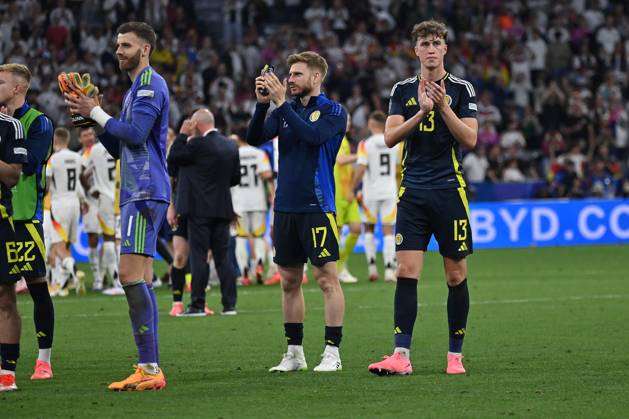 14 06 2024, xjrdrx, Football EM 2024, Germany Scotland emspor, v l Angus Gunn Team Scotland Stuart Armstrong Team Scotland Jack Hendry Team Scotland sad, disappointed, frustrated, dejected DFLB DFB REGULATIONS PROHIBIT ANY USE OF PHOTOGRAPHS as IMAGE SEQUENCES and or QUASI VIDEO Munich