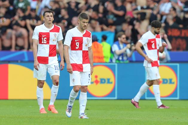 15 06 2024, xtgx, European Football Championship 2024, Spain Croatia emspor, v l Ante Budimir Krotaien, 16 , Andrej Kramaric Krotaien, 9 , Josko Gvardiol Krotaien, 4 disappointed, disappointed, looks disappointed, disappointed DFL DFB DFB REGULATIONS PROHIBIT ANY USE OF PHOTOGRAPHS as IMAGE SEQUENCES and or QUASI VIDEO Berlin