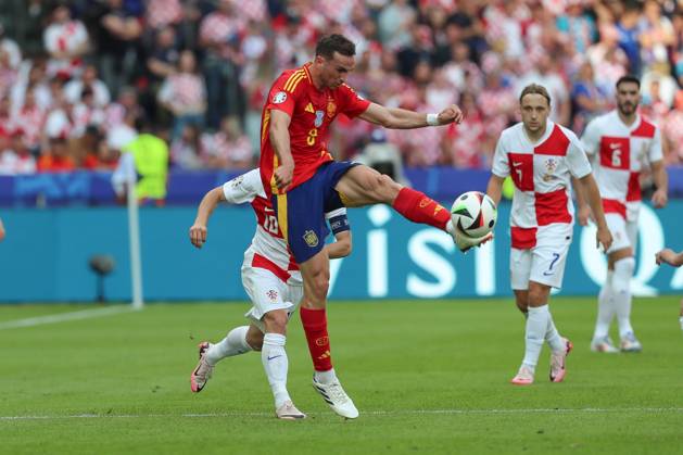 15 06 2024, xtgx, Football EM 2024, Spain Croatia emspor, v l Luka Modric Krotaien, 10 , Fabian Ruiz Spain, 8 duel, duel, fight, tackle DFL DFB REGULATIONS PROHIBIT ANY USE OF PHOTOGRAPHS as IMAGE SEQUENCES and or QUASI VIDEO Berlin