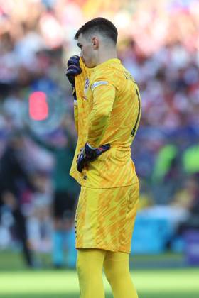 15 06 2024, xtgx, Football EM 2024, Spain Croatia emspor, v l Dominik Livakovic Krotaien, 1 enttaeuscht, enttäuscht, schaut enttaeuscht, niedergeschlagen, disappointed DFL DFB REGULATIONS PROHIBIT ANY USE OF PHOTOGRAPHS as IMAGE SEQUENCES and or QUASI VIDEO Berlin