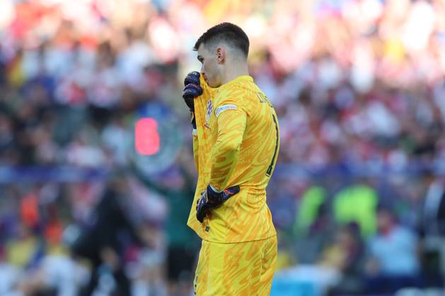 15 06 2024, xtgx, Football EM 2024, Spain Croatia emspor, v l Dominik Livakovic Krotaien, 1 enttaeuscht, enttäuscht, schaut enttaeuscht, niedergeschlagen, disappointed DFL DFB REGULATIONS PROHIBIT ANY USE OF PHOTOGRAPHS as IMAGE SEQUENCES and or QUASI VIDEO Berlin