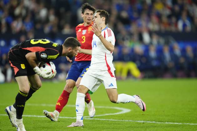 Spain v Italy: Group B - UEFA EURO, EM, Europameisterschaft,Fussball 2024 Federico Chiesa left winger of Italy and Juventus FC lament a failed occasion during the UEFA EURO 2024 group stage match between Spain and Italy at Arena AufSchalke on June 20, 2024 in Gelsenkirchen, Germany. Gelsenkirchen Germany  Copyright: xJosexBretonx originalFilename:breton-spainvit240620_npjX8