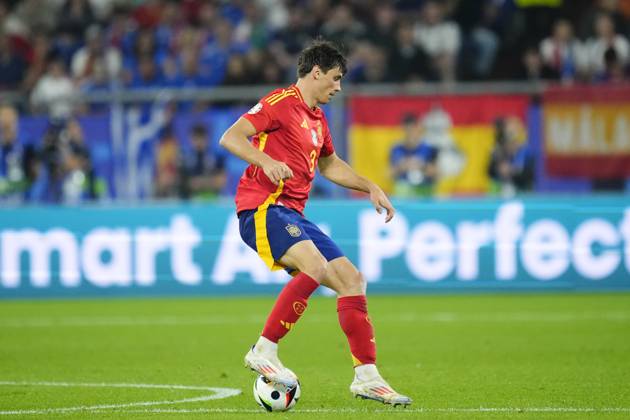 Spain v Italy: Group B - UEFA EURO, EM, Europameisterschaft,Fussball 2024 Robin Le Normand centre-back of Spain and Real Sociedad controls the ball during the UEFA EURO 2024 group stage match between Spain and Italy at Arena AufSchalke on June 20, 2024 in Gelsenkirchen, Germany. Gelsenkirchen Germany  Copyright: xJosexBretonx originalFilename:breton-spainvit240620_npM2l