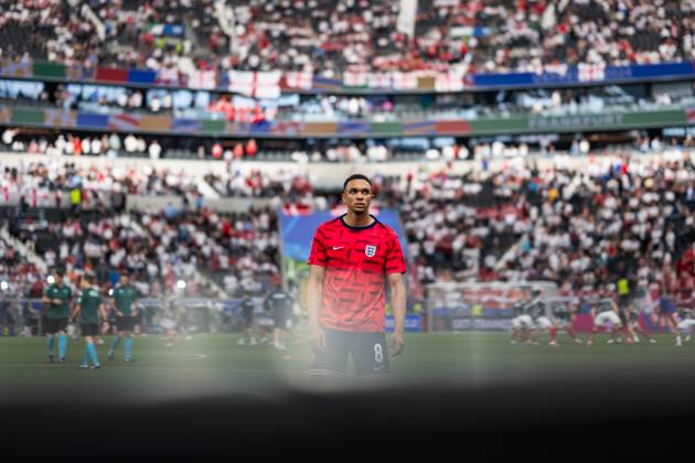 240620 Trent Alexander Arnold of England ahead of the UEFA Euro 2024 Football Championship match between Denmark and England on June 20, 2024 in Frankfurt Photo Mathias Bergeld BILDBYRAN code MB MB0939 fotboll football soccer fotballs em europamästerskap em uefa euro uefa european football championship euro 2024 danmark denmark england bbeng Copyright: MATHIASxBERGELD BB240620MB169