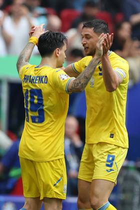 Dusseldorf, Germany 21.06.2024: Roman Yaremchuk of Ukraine score the goal 1-2 and celebrates during the UEFA EURO, EM, Europameisterschaft,Fussball 2024 group stage E football match between Slovakia vs Ukraine at Dusseldorf Arena in Dusseldorf Copyright: xx xx IPA_Agency_IPA47349392
