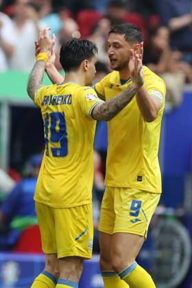 Dusseldorf, Germany 21.06.2024: Roman Yaremchuk of Ukraine score the goal 1-2 and celebrates during the UEFA EURO, EM, Europameisterschaft,Fussball 2024 group stage E football match between Slovakia vs Ukraine at Dusseldorf Arena in Dusseldorf Copyright: xx xx IPA_Agency_IPA47349393