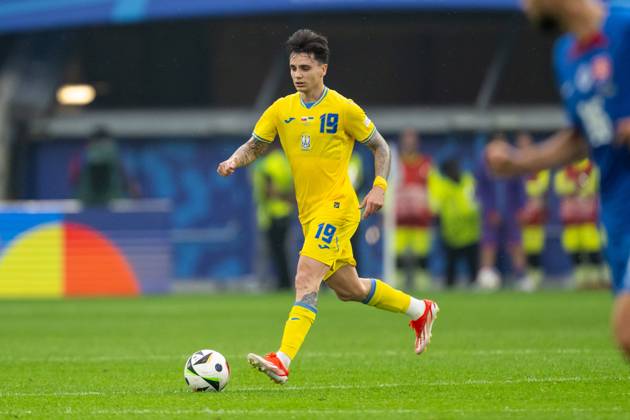 Slovakia v Ukraine: Group E - UEFA EURO, EM, Europameisterschaft,Fussball 2024 Mykola Shaparenko of Ukraine is controlling the ball during the UEFA EURO 2024 group stage match between Slovakia and Ukraine at Düsseldorf Arena on June 21, 2024 in Dusseldorf, Germany. Duesseldorf Germany Copyright: xHeshamxElsherifx originalFilename:elsherif-notitle240621_npW2Z