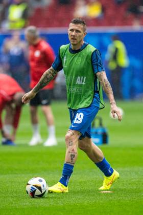 Slovakia v Ukraine: Group E - UEFA EURO, EM, Europameisterschaft,Fussball 2024 Juraj Kucka of Slovakia is warming up during the UEFA EURO 2024 group stage match between Slovakia and Ukraine at Düsseldorf Arena on June 21, 2024 in Dusseldorf, Germany. Duesseldorf Germany Copyright: xHeshamxElsherifx originalFilename:elsherif-notitle240621_npw7P