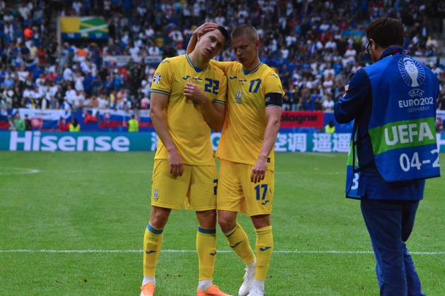 UEFA European Football Championship - UEFA EURO, EM, Europameisterschaft,Fussball 2024 - Slovakia vs Ukraine Mykola Matviyenko and Oleksandr Zinchenko (Ukraine) joy for the victory during UEFA Euro 2024 - Slovakia vs Ukraine, UEFA European Football Championship in Dusseldorf, Germany, June 21 2024 Dusseldorf Germany  Copyright: xIPAxSport ABACAx