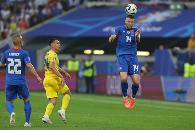 UEFA European Football Championship - UEFA EURO, EM, Europameisterschaft,Fussball 2024 - Slovakia vs Ukraine Dusseldorf, Germany 21.06.2024: Oleksandr Tymchyk of Ukraine, Milan Skriniar of Slovakia during the UEFA EURO 2024 group stage E football match between Slovakia vs Ukraine at Dusseldorf Arena in Dusseldorf Dusseldorf Germany  Copyright: xIPAxSport ABACAx