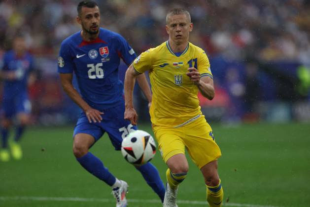 UEFA European Football Championship - UEFA EURO, EM, Europameisterschaft,Fussball 2024 - Slovakia vs Ukraine Dusseldorf, Germany 21.06.2024: Ivan Schranz of Slovakia, Oleksandr Zinchenko of Ukraine during the UEFA EURO 2024 group stage E football match between Slovakia vs Ukraine at Dusseldorf Arena in Dusseldorf Dusseldorf Germany  Copyright: xIPAxSport ABACAx