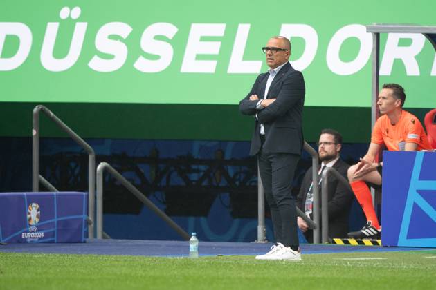 Coach Francesco CALZONA SVK , watches the match group stage group E Slovakia SVK Ukraine UKR 1 2 on 21 06 2024 Arena Duesseldorf, Duesseldorf Arena, Soccer UEFA EURO 2024 GERMANY from 14 06 2024 14 07 2024 Â