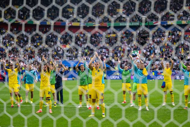 Slovakia v Ukraine: Group E - UEFA EURO, EM, Europameisterschaft,Fussball 2024 Oleksandr Zubkov and Volodymyr Brazhko (L-R) of Ukraine are celebrating victory with their team during the UEFA EURO 2024 group stage match between Slovakia and Ukraine at D¸sseldorf Arena on June 21, 2024 in Dusseldorf, Germany. Duesseldorf Germany Copyright: xHeshamxElsherifx originalFilename:elsherif-notitle240621_np5Tt