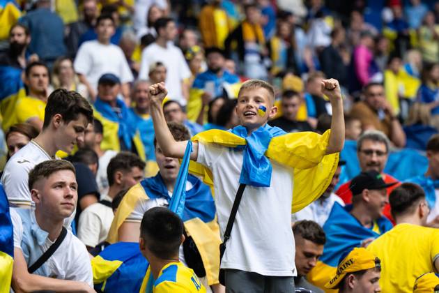 Slovakia v Ukraine: Group E - UEFA EURO, EM, Europameisterschaft,Fussball 2024 A fan of Ukraine is celebrating victory during the UEFA EURO 2024 group stage match between Slovakia and Ukraine at D¸sseldorf Arena on June 21, 2024 in Dusseldorf, Germany. Duesseldorf Germany Copyright: xHeshamxElsherifx originalFilename:elsherif-notitle240621_npLzC