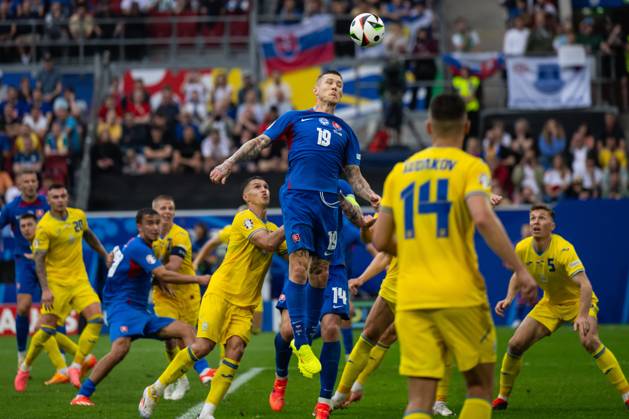 Slovakia v Ukraine: Group E - UEFA EURO, EM, Europameisterschaft,Fussball 2024 Juraj Kucka of Slovakia is jumping for the ball during the UEFA EURO 2024 group stage match between Slovakia and Ukraine at D¸sseldorf Arena on June 21, 2024 in Dusseldorf, Germany. Duesseldorf Germany Copyright: xHeshamxElsherifx originalFilename:elsherif-notitle240621_npMKP