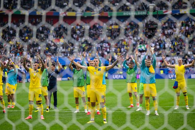 Slovakia v Ukraine: Group E - UEFA EURO, EM, Europameisterschaft,Fussball 2024 Oleksandr Zubkov and Volodymyr Brazhko (L-R) of Ukraine are celebrating victory with their team during the UEFA EURO 2024 group stage match between Slovakia and Ukraine at D¸sseldorf Arena on June 21, 2024 in Dusseldorf, Germany. Duesseldorf Germany Copyright: xHeshamxElsherifx originalFilename:elsherif-notitle240621_npN5W