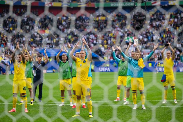 Slovakia v Ukraine: Group E - UEFA EURO, EM, Europameisterschaft,Fussball 2024 Oleksandr Zubkov and Volodymyr Brazhko (L-R) of Ukraine are celebrating victory with their team during the UEFA EURO 2024 group stage match between Slovakia and Ukraine at D¸sseldorf Arena on June 21, 2024 in Dusseldorf, Germany. Duesseldorf Germany Copyright: xHeshamxElsherifx originalFilename:elsherif-notitle240621_npnqs