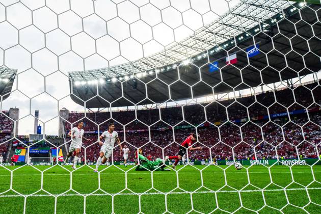 Foul Wojciech Szczesny Poland, 01 on Marcel Sabitzer Austria, 09 , Penalty kick, Remote behind goal camera GER, Poland vs Austria, European Football Championship, UEFA Euro 2024, Matchday 2, 21 06 2024 GER, Poland vs Austria, European Football Championship, UEFA Euro 2024, Matchday 2, 21 06 2024 Berlin Copyright: xEibner-Pressefoto MarcelxvonxFehrnx EP_MFN