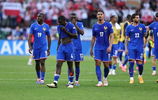 25 06 2024, European Football Championship, UEFA EURO 2024, France Poland, Group D, BVB Stadion Dortmund, v l , Youssouf Fofana France , Dayot Upamecano France , Randal Kolo Muani France , William Alain Andre Saliba France disappointed, disappointed looking, dissapointed, sad, frustrated, frustrated, frustrated Copyright: HMBxMedia