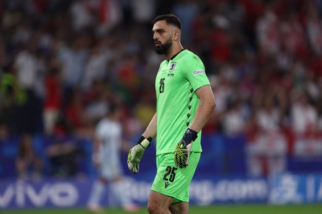Georgia - Portugal Giorgi Mamardashvili of Georgia looks on during the UEFA EURO, EM, Europameisterschaft,Fussball 2024 Group F match between Georgia and Portugal at Arena AufSchalke on June 26, 2024 in Gelsenkirchen, Germany . Gelsenkirchen Arena AufSchalke Germany Copyright: xMarcoxCanonierox