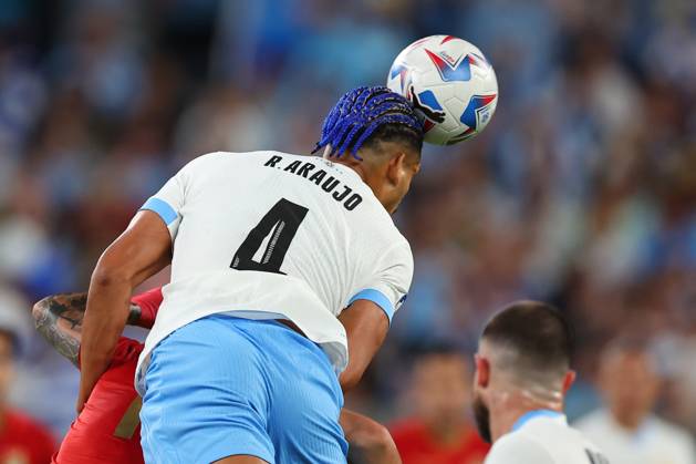 EAST RUTHERFORD, NJ - JUNE 27: Ronald Araujo 4 of Uruguay heads the ball during the second half of the CONMEBOL Copa America Group C game against Bolivia on June 27, 2024 at MetLife Stadium in East Rutherford, New Jersey. (Photo by Rich Graessle Icon Sportswire) SOCCER: JUN 27 CONMEBOL Copa America - Uruguay vs Bolivia EDITORIAL USE ONLY Icon240627874