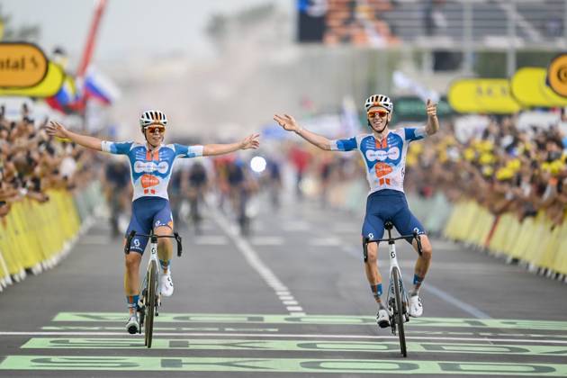 Cycling, Tour de France, Romain Bardet wins stage 1