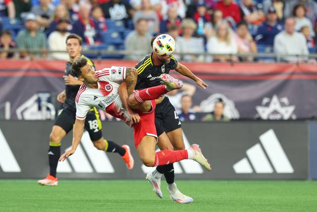 June 29, 2024; Foxborough, MA, USA; New England Revolution forward Giacomo Vrioni (9) and Columbus Crew defender Rudy Camacho (4) in action during the MLS, Fussball Herren, USA match between Columbus Crew and New England Revolution. CSM Foxborough United States - ZUMAc04_ 20240629_zma_c04_212 Copyright: xAnthonyxNesmithx