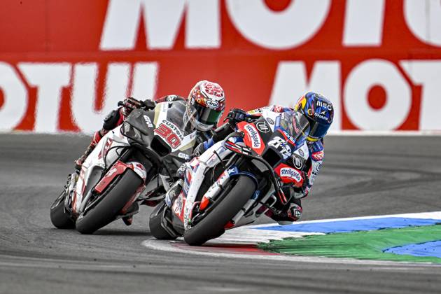 88 OLIVEIRA Miguel (prt), Trackhouse Racing, Aprilia RS-GP 2024, action with 30 NAKAGAMI Takaaki (jpn), LCR Honda Idemitsu, Honda RC213V during the 2024 MotoGP Dutch Motul TT Assen, Dutch GP, on the Assen circuit, from May 28 to June 30th, in Holland - MOTO - MOTO GP - DUTCH GRAND PRIX 2024 DPPI Panoramic _TIN5416