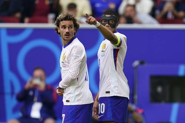 GER: France v Belgium. UEFA EURO, EM, Europameisterschaft,Fussball 2024 Antonie Griezmann and Kylian Mbappe of France during the UEFA Euro 2024 match between France and Belgium, Round of 16, played at Dusseldorf Arena on July 1, 2024 in Düsseldorf, Germany. kpng Copyright: xSergioxRuizx xPRESSINPHOTOx PS_240701_FRA_BEL_714