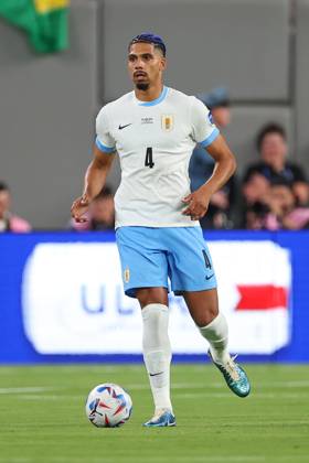EAST RUTHERFORD, NJ - JUNE 27: Ronald Araujo 4 of Uruguay during the CONMEBOL Copa America Group C game against Bolivia on June 27, 2024 at MetLife Stadium in East Rutherford, New Jersey. (Photo by Rich Graessle Icon Sportswire) SOCCER: JUN 27 CONMEBOL Copa America - Uruguay vs Bolivia EDITORIAL USE ONLY Icon240627900