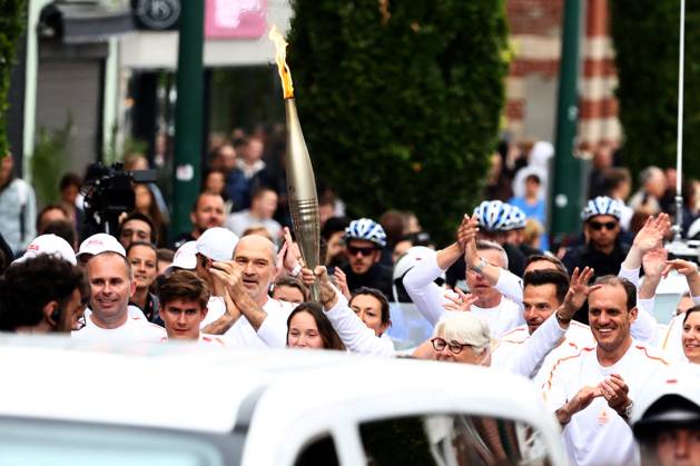passage flamme olympique lens PHOTOPQR VOIX DU NORD Ludovic Maillard ; 03 07 2024 ; lens le 03 072024 passage de la flamme olympique lens. LA VOIX DU NORD PHOTO LUDOVIC MAILLARD The Olympic flame continues its tour of France. Here Lens, on July 02 2024 France  Copyright: xPHOTOPQR VOIXxDUxNORD MAXPPPxLudovicxMaillardx 20240703VDN0618 20240703VDN0618